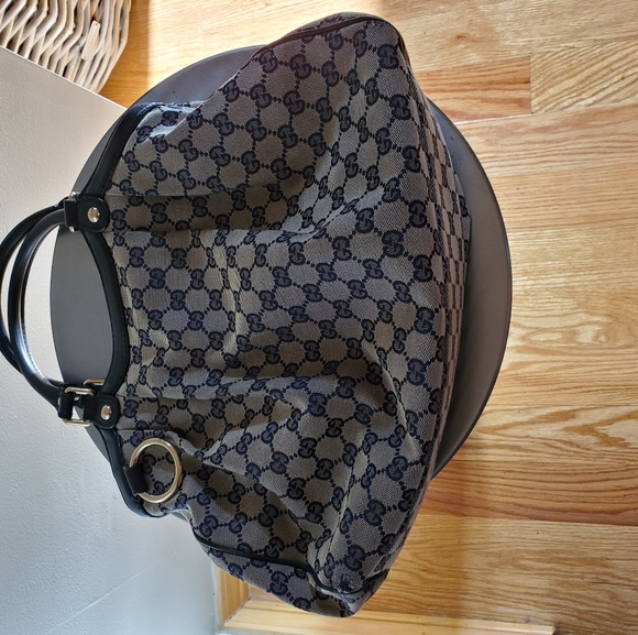 Authentic  Gucci Bag - Picture 7 of 8